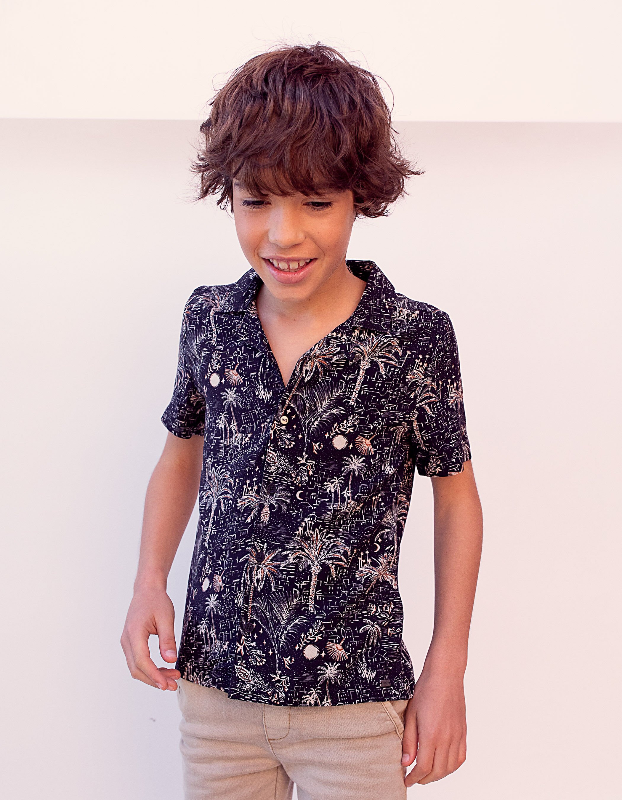Chemise noire imprime medina et palmiers garcon