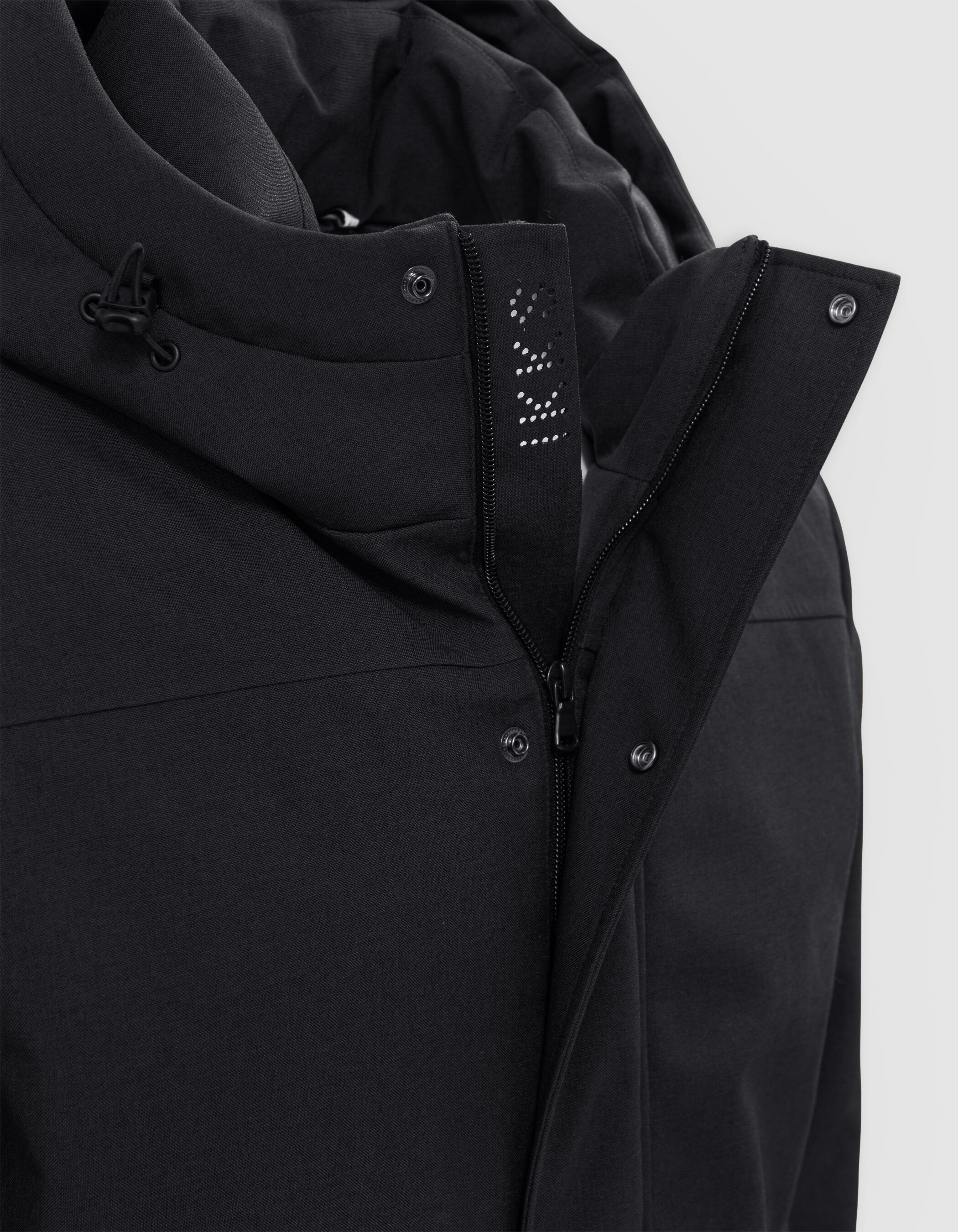 魅力的な Men's black nylon WATERPROOF BREATHABLE padded jacket IKKS ジャケット・アウター