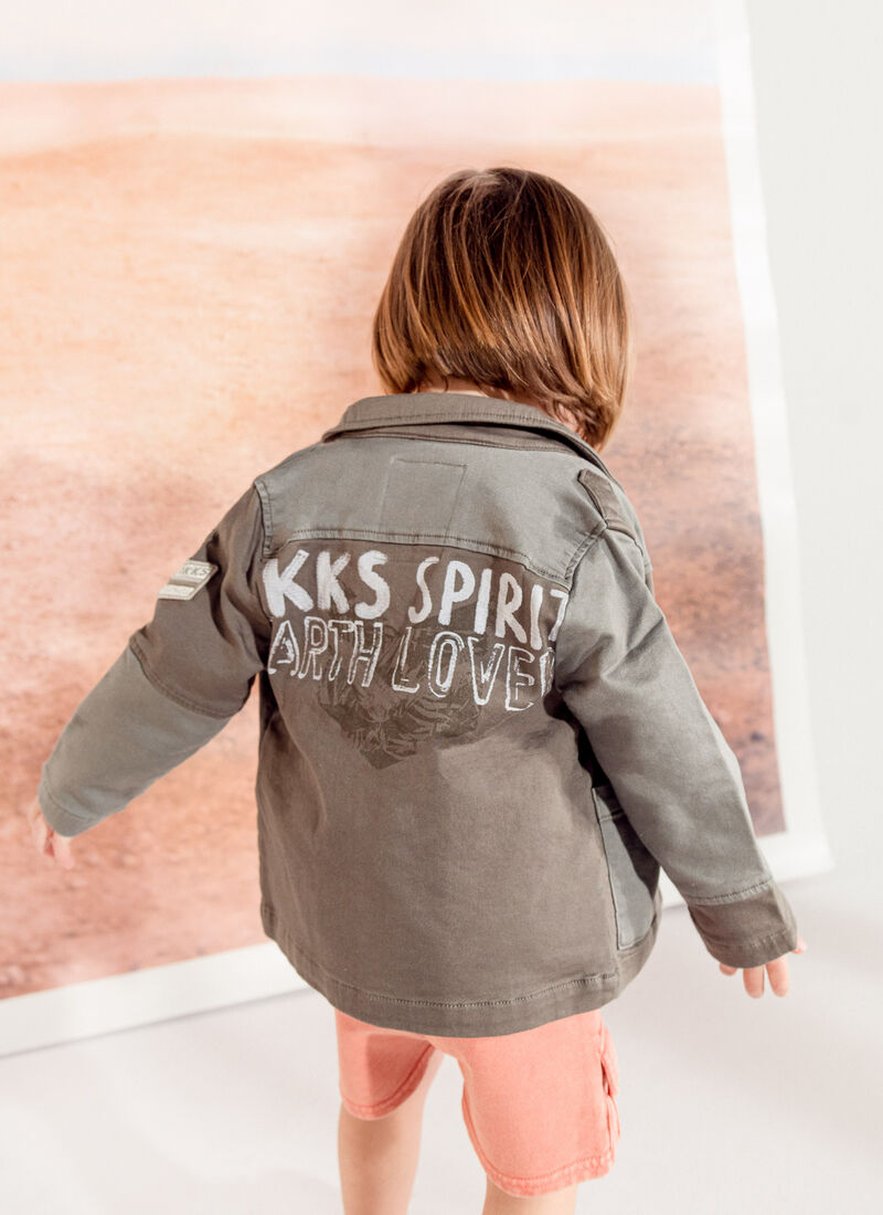 Khaki Safarijacke mit Kontrasttaschen für Babyjungen
