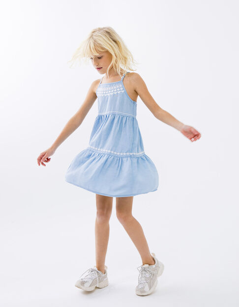 Vestido azul claro LENZING™ LYOCELL™  bordado con tirantes niña
