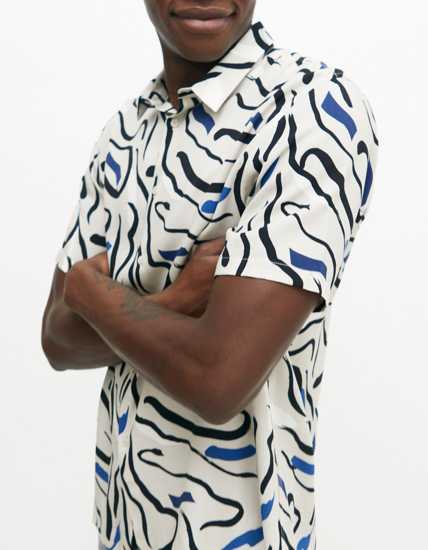 Camisa REGULAR azul el ctrico estampado abstracto hombre