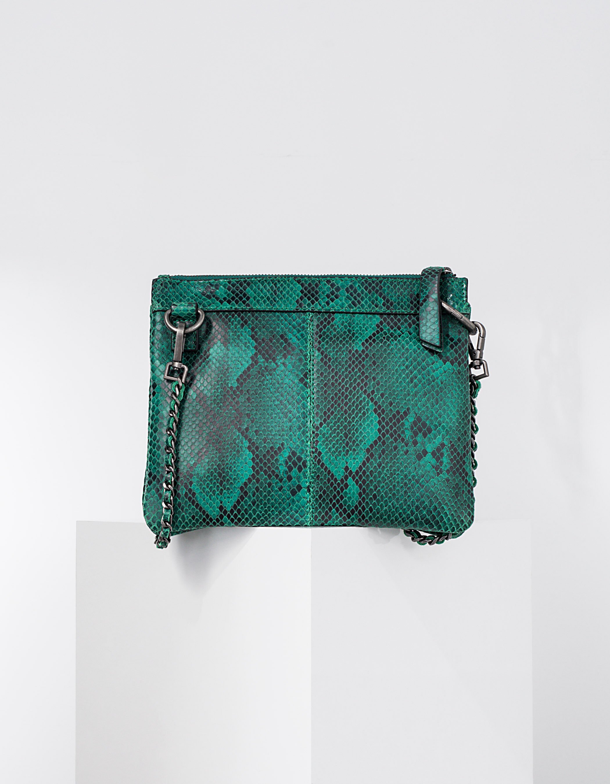 Bolso doble cartera Reporter cuero verde efecto serpiente IKKS