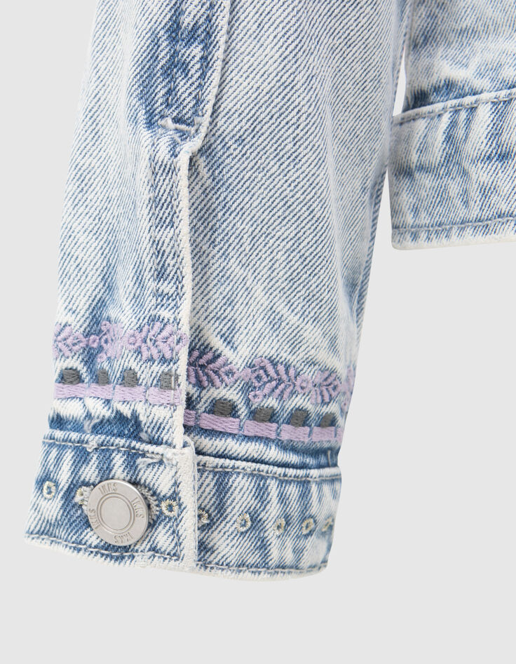 Chaqueta vaquera azul delavado y bordados niña-6