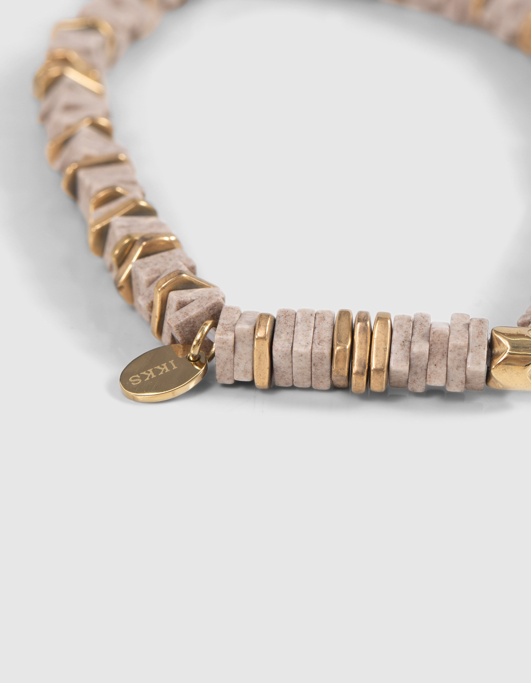 Bracelets perles craie et dorees Femme IKKS