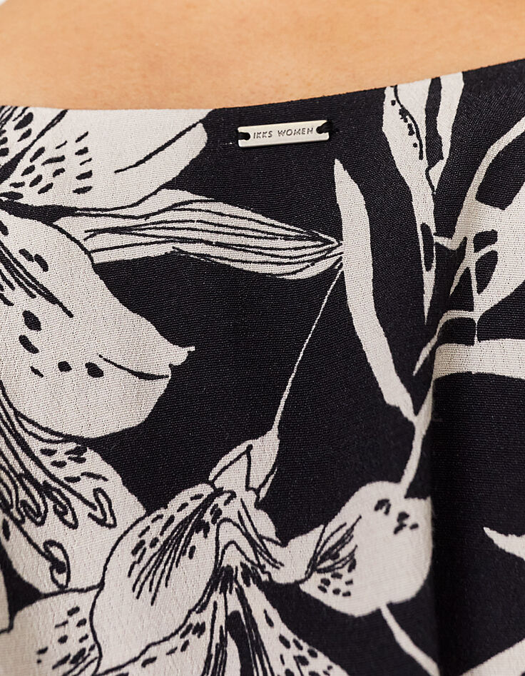 Robe courte en cr&ecirc;pe imprim&eacute; floral noir et blanc femme-5