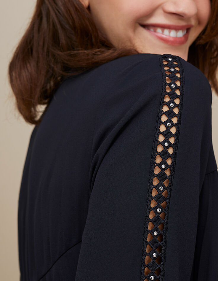 Robe noire plissée avec galons ajourés et cloutés I.Code-5