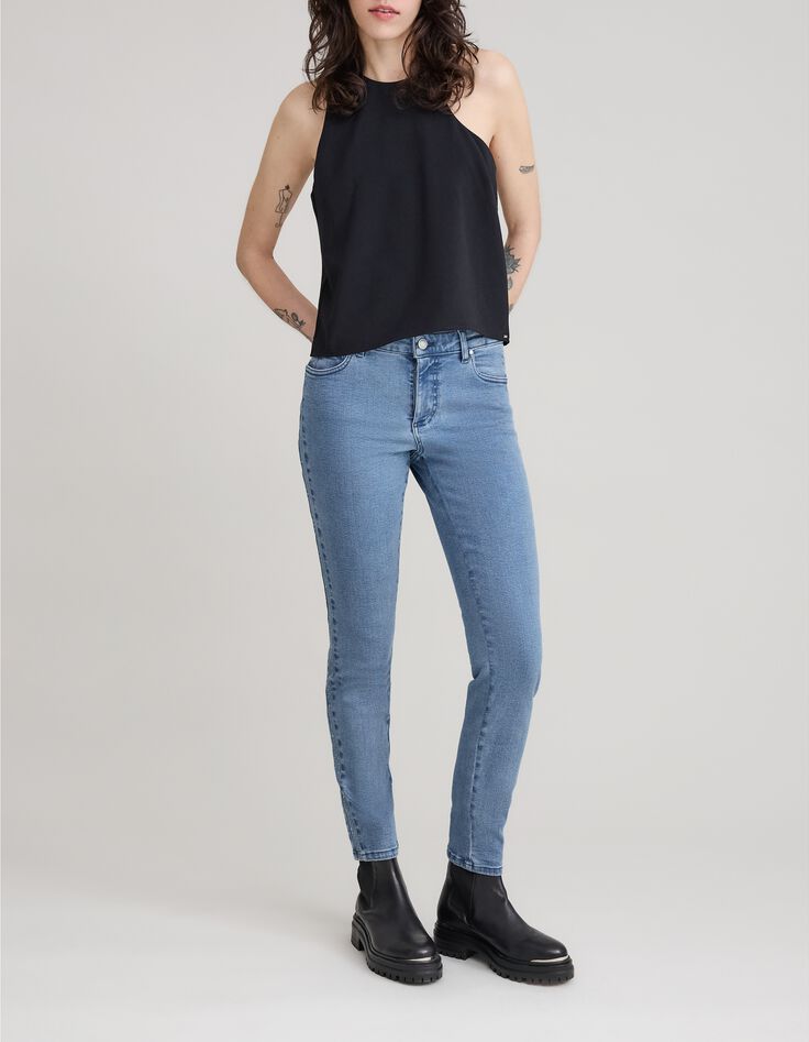 Schlanke blaue wasserlose Powerstretch-Jeans mit Nieten-1