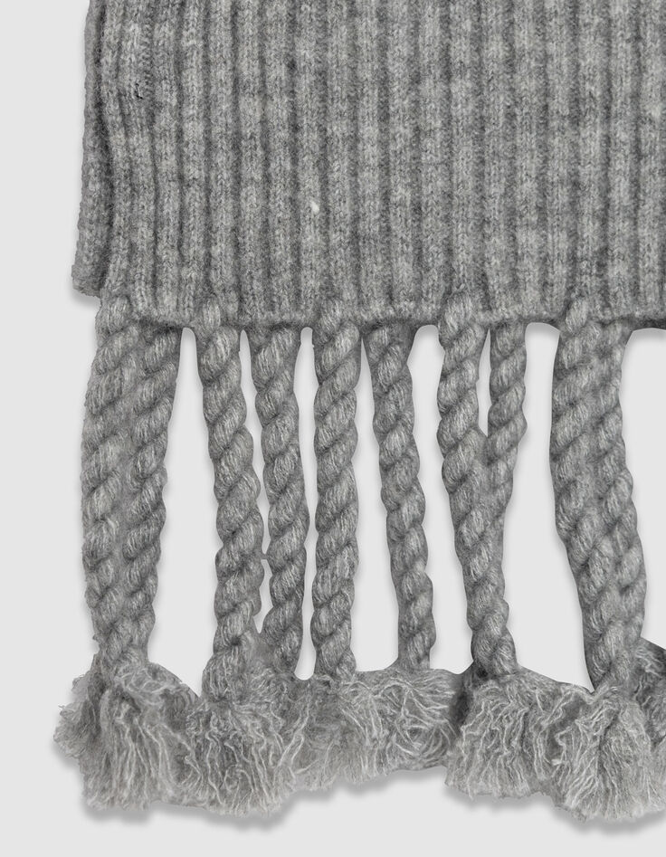 Grauer Damenstrickschal mit Fransen-5