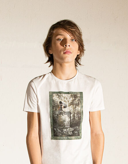 Weißes Jungen-T-Shirt mit Skater und Dschungel 