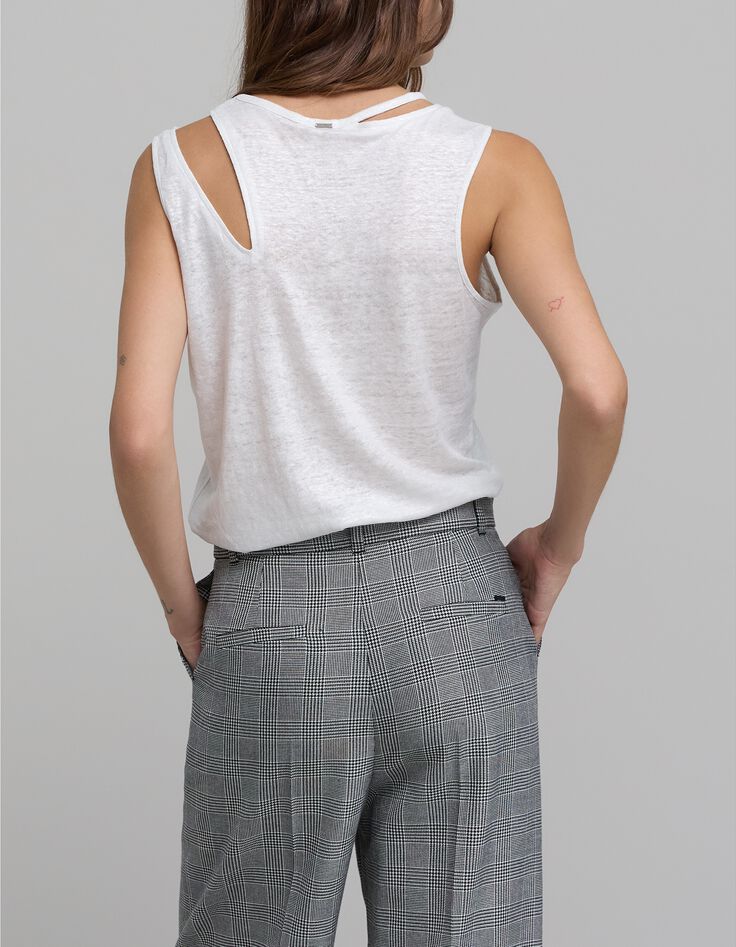 Weiße asymmetrische T-Shirt aus schillerndem Leinenstrick-3