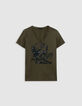 Camiseta cuello V caqui calavera-5
