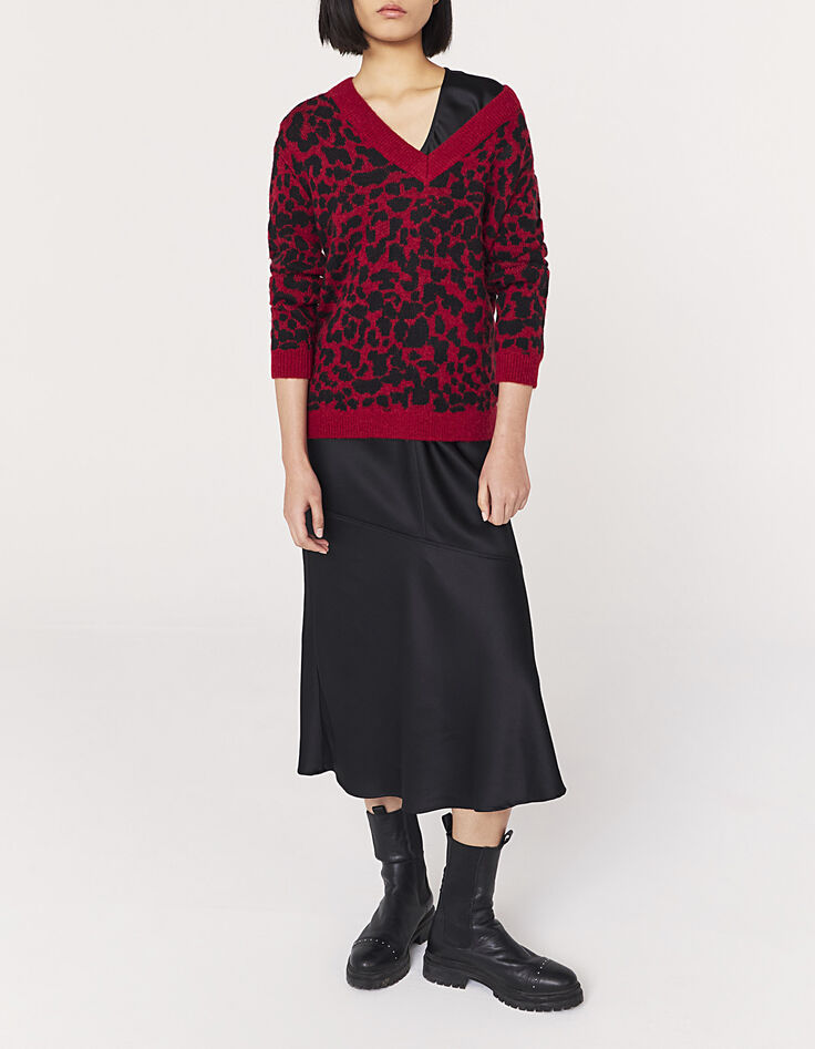 Pull col V rouge et noir en jacquard motif léopard femme-5