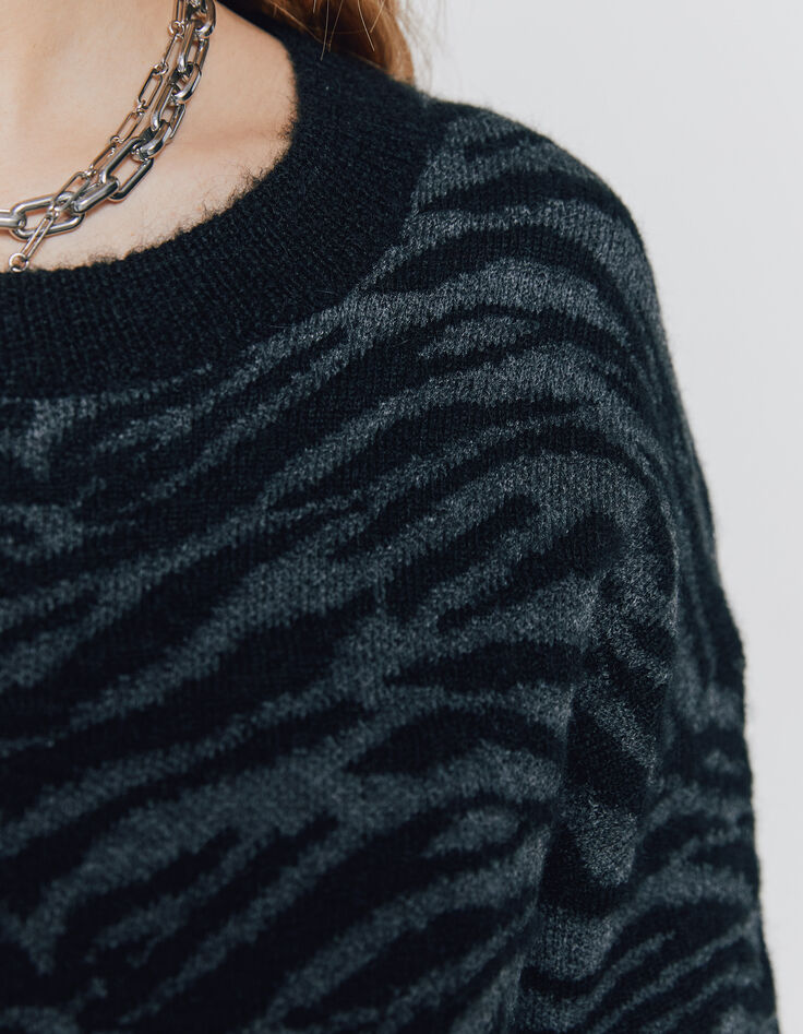 Women’s black and grey zebra-stripe jacquard short sweater-3