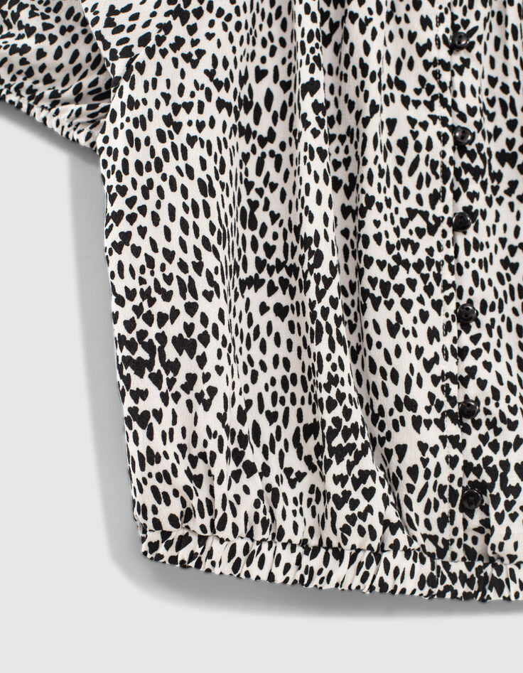 Cremewei&szlig;e M&auml;dchenbluse mit schwarzen Herzmotiven-4