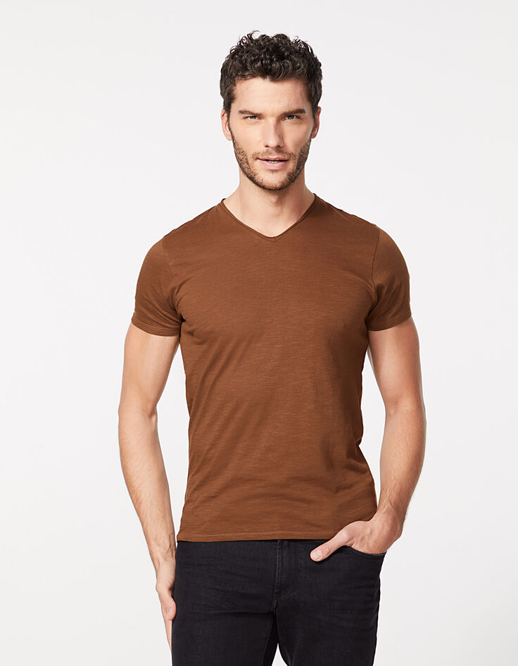 Men’s cognac Essential V-neck T-shirt-2