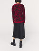 Pull col V rouge et noir en jacquard motif léopard femme-3