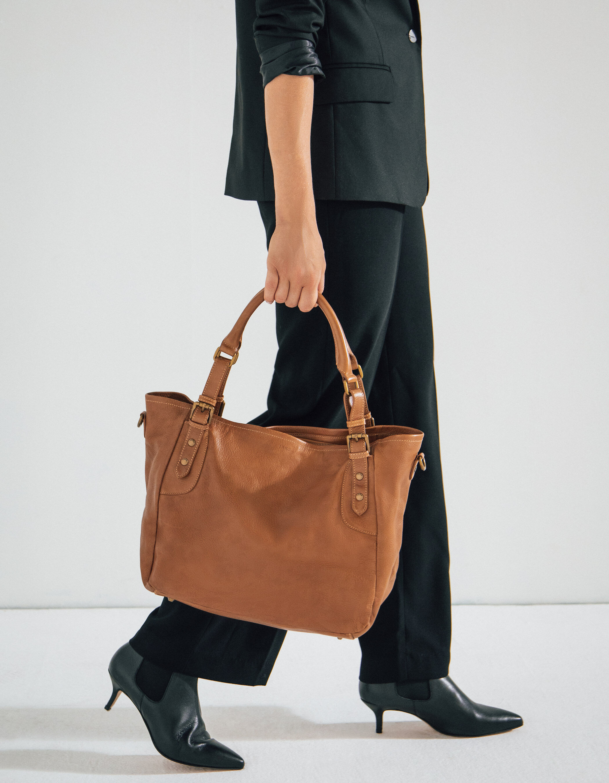 Sac the artist ikks camel online