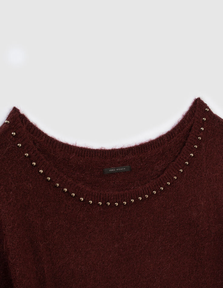 Robe tricot bordeau en maille mousseuse détails bijoux encolure femme-2