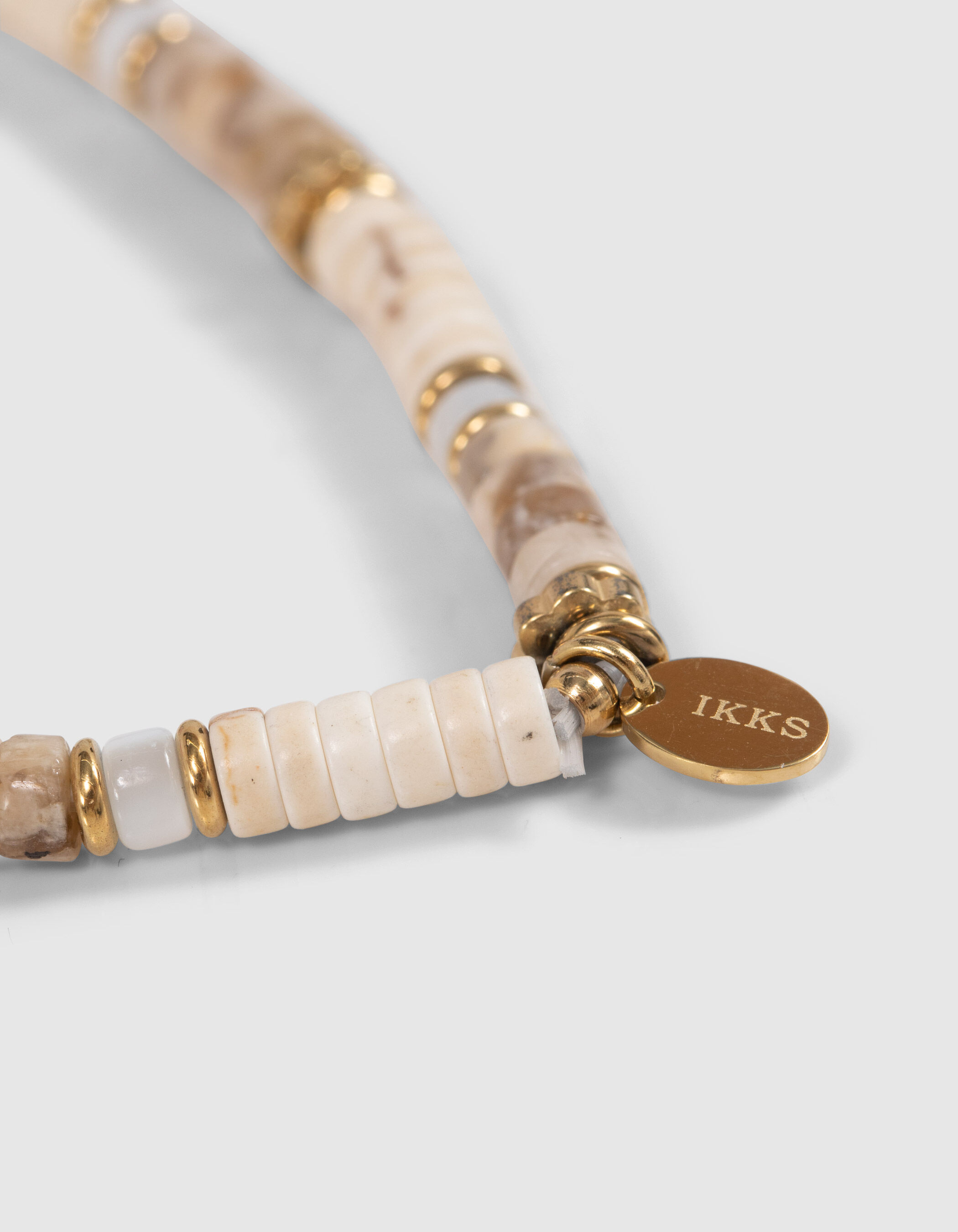Bracelets perles craie et dorees Femme IKKS
