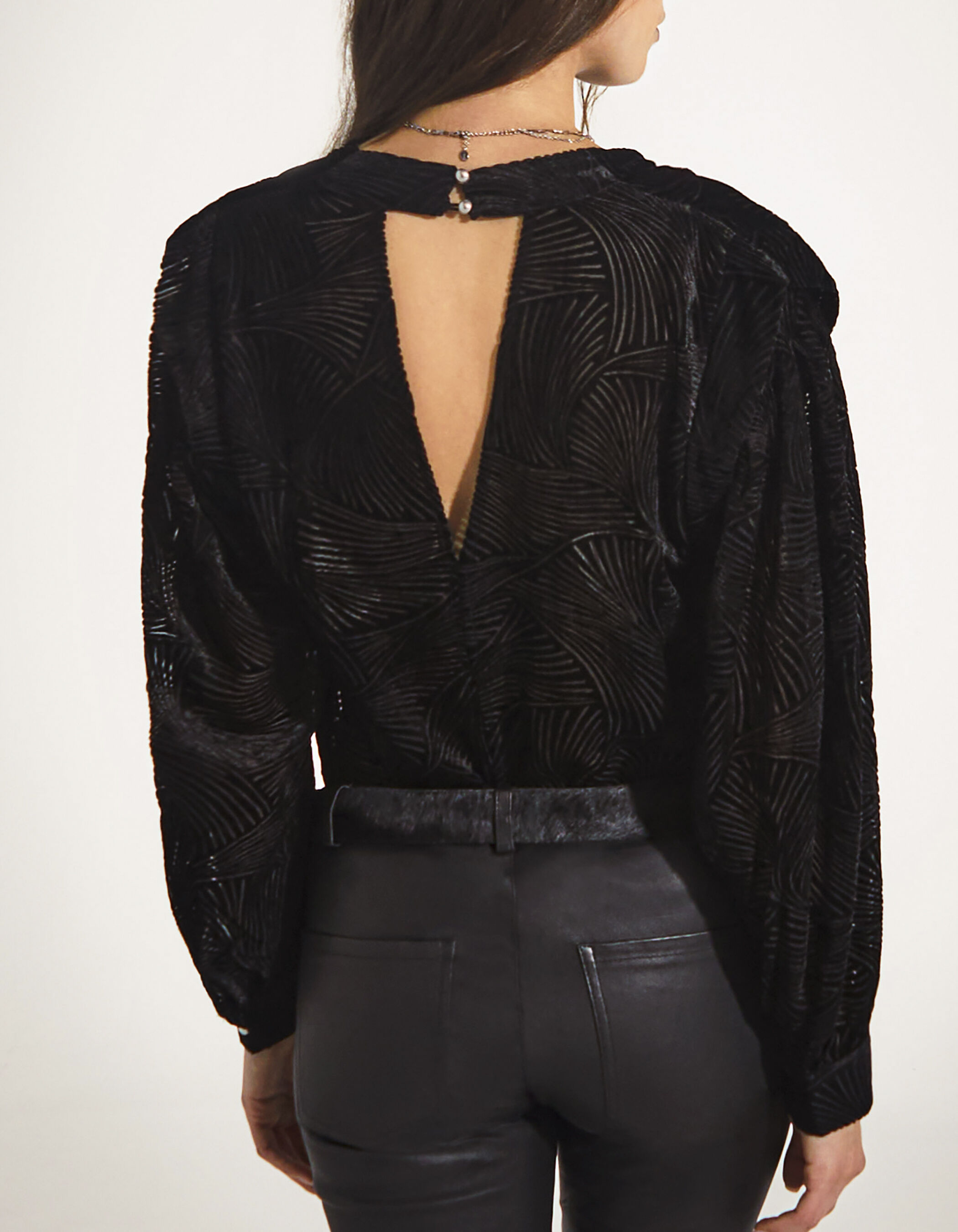 Blusa terciopelo cebra negro pliegues hombros mujer