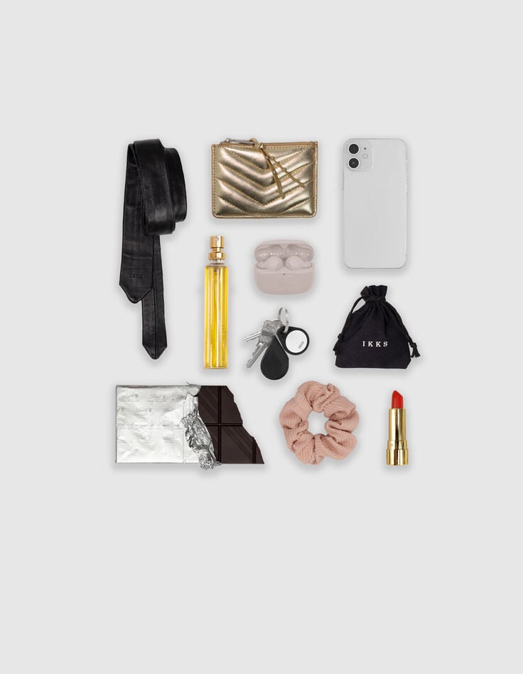 Bolso THE 1 negro cuero M detalles metal amarillo mujer-8