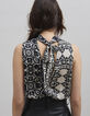 Top de cuello alto estampado patchwork negro para mujer-5