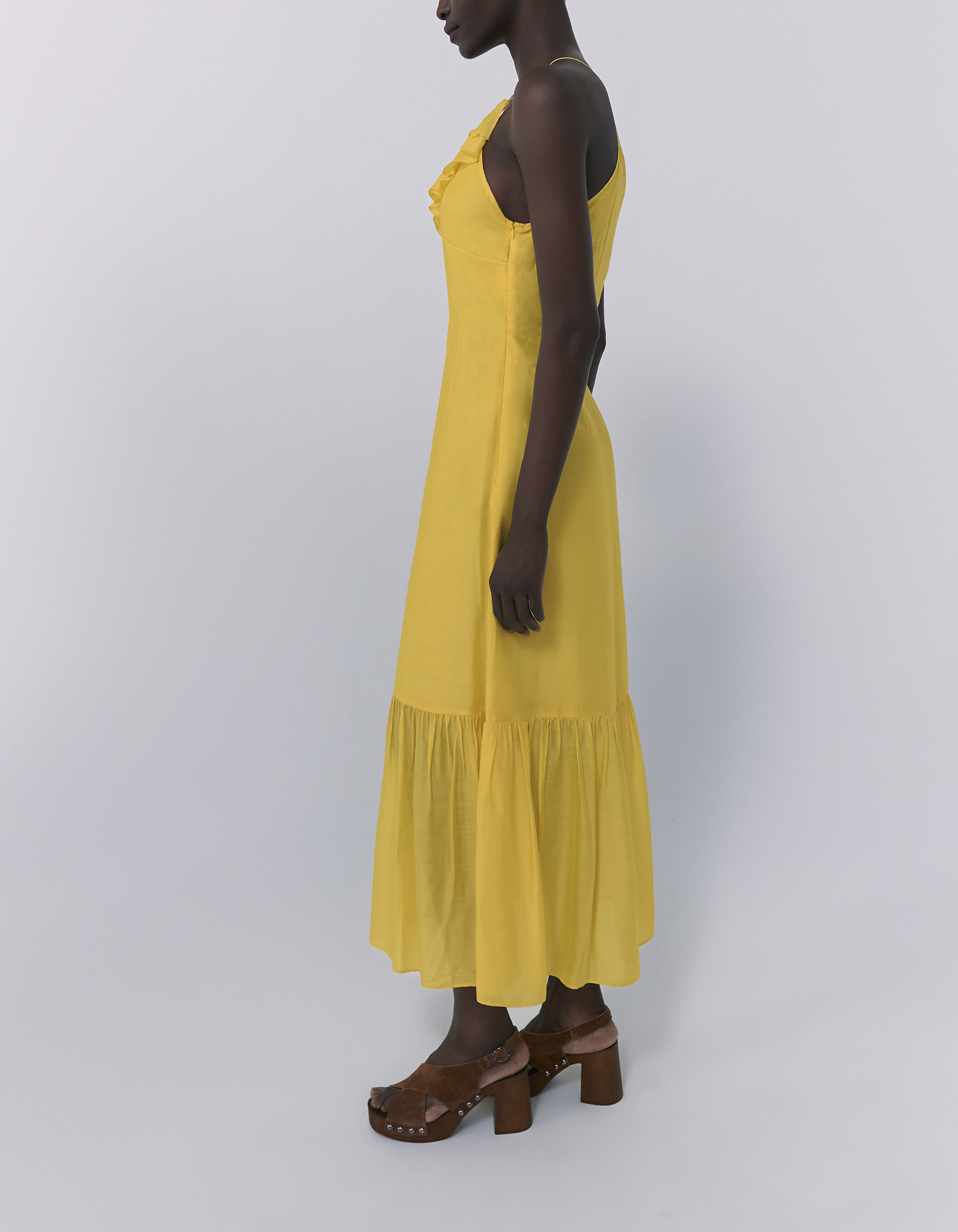 Robe longue jaune fines bretelles et volant Femme