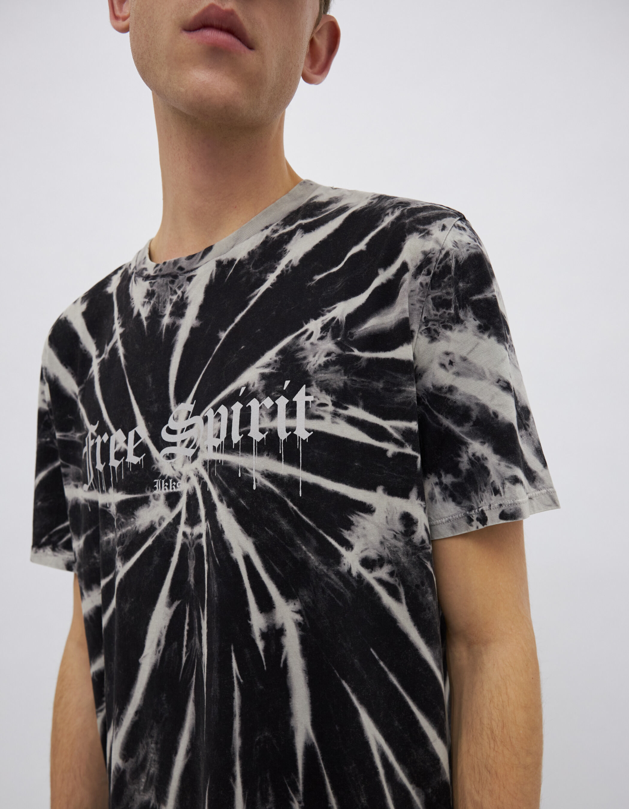 Camiseta negra estampado tie dye Hombre