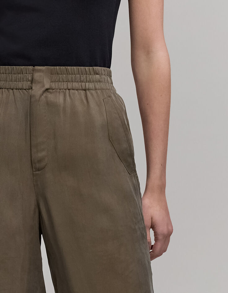Pantalones anchos en color caqui con bajos fluidos-5