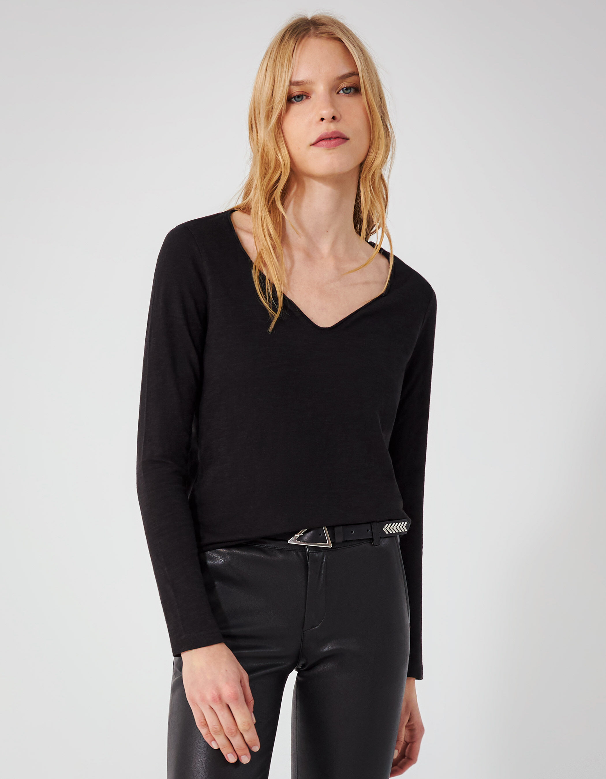 Tee shirt en coton bio noir manches longues broderie femme IKKS