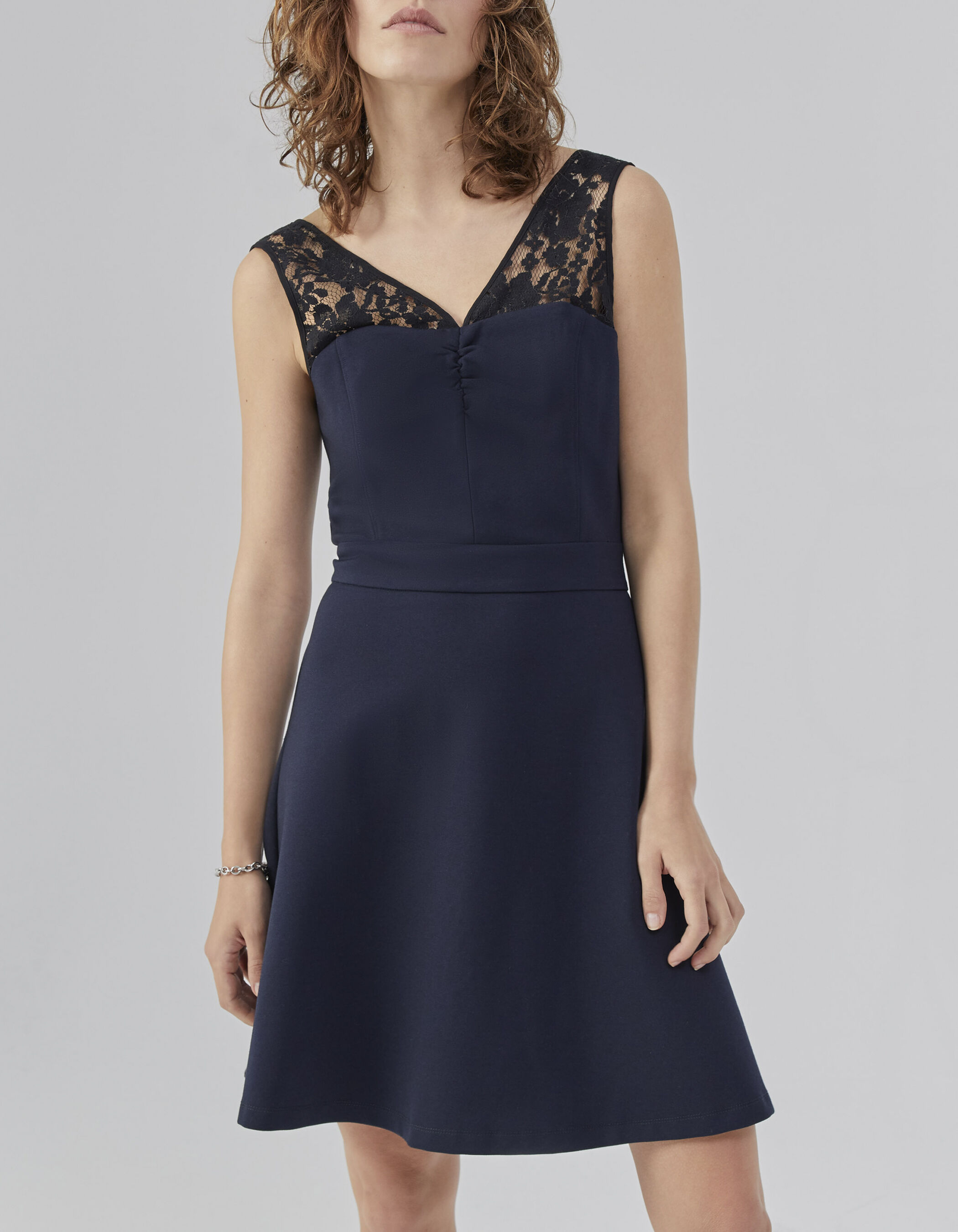 Vestido azul marino con tirantes finos encaje negro mujer