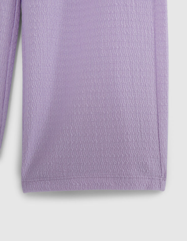 Lilafarbene weite, weich fallende Mädchenhose, Reliefstoff-3