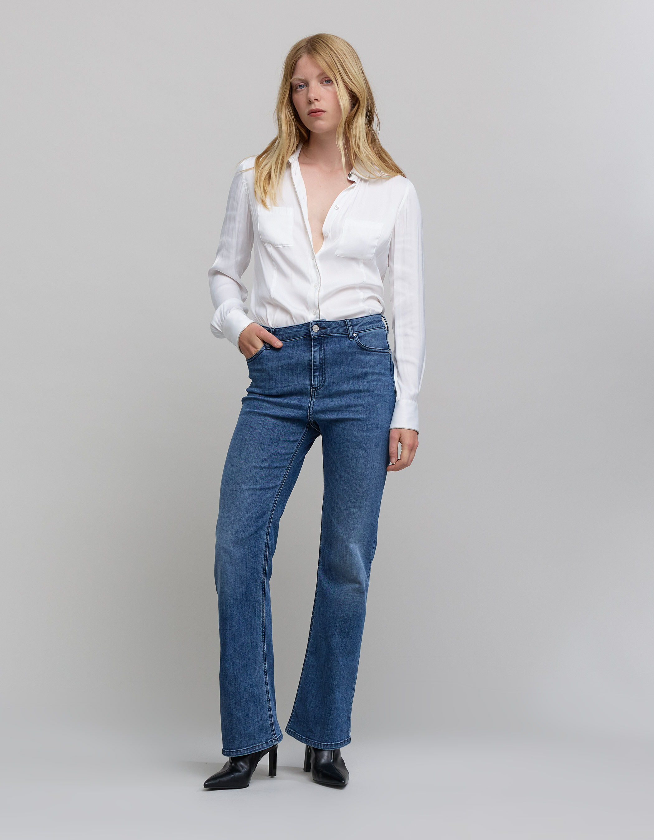 Camisa blanca arrugada de mujer con ribete metalico IKKS
