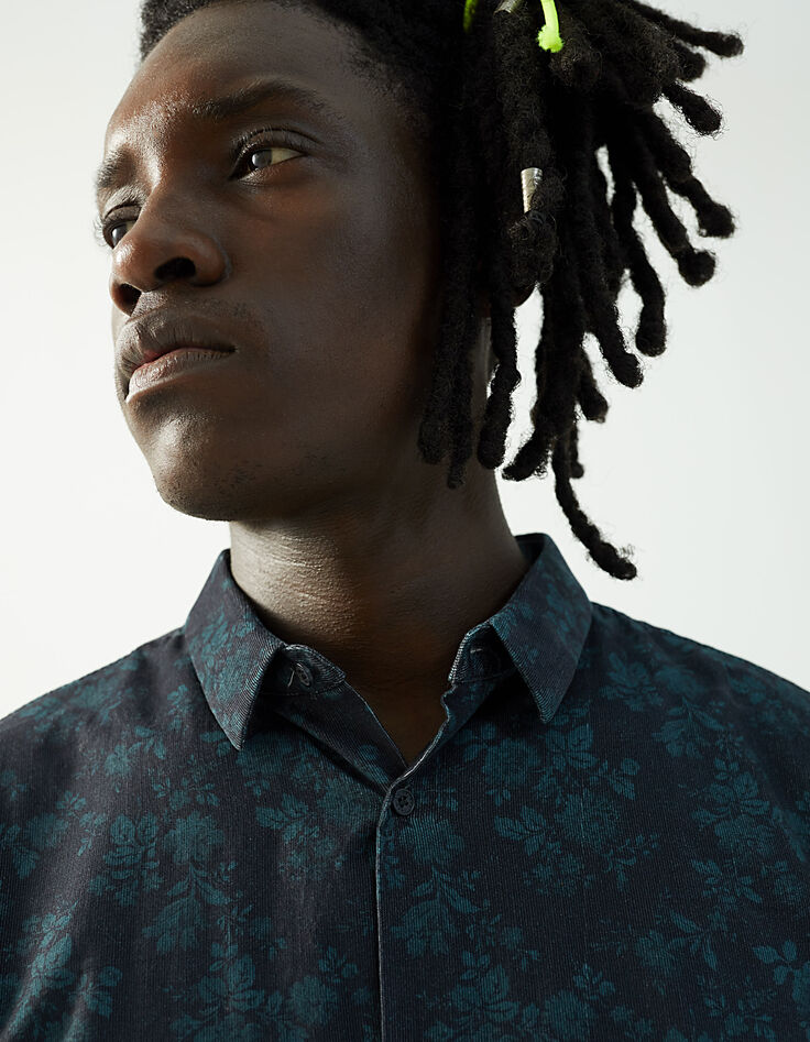 Camisa azul oscuro de pana fina con estampado flores hombre-3