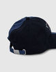 Gorra navy y negra print y escudo letra niño -3