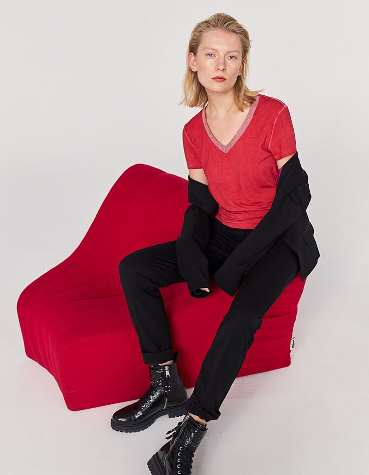 Rotes Damen-T-Shirt mit V-Ausschnitt, Zierat am Ausschnitt-5 Rotes Damen-T-Shirt mit V-Ausschnitt, Zierat am Ausschnitt-5
