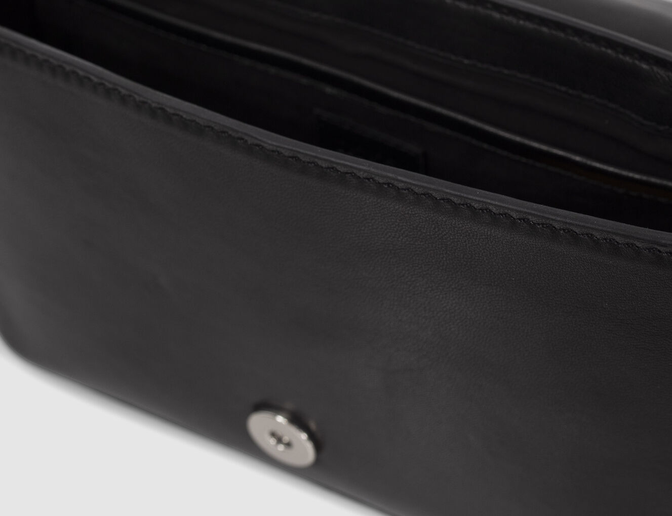Damentasche 111 BRONX aus schwarzem Leder mit Maxi-Nieten - IKKS-5