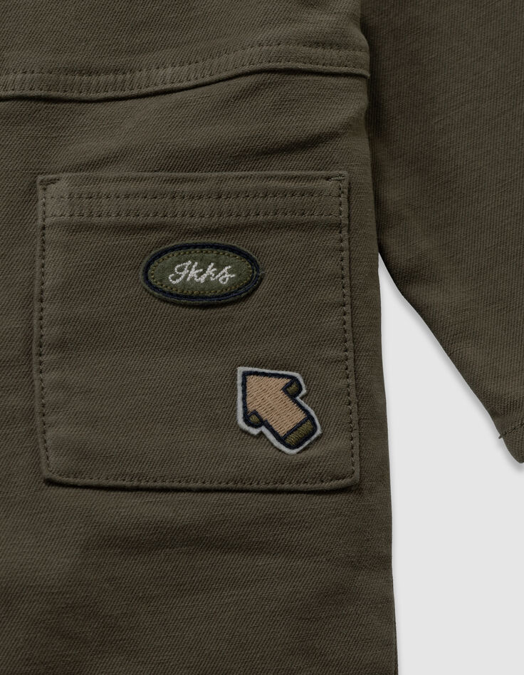 Kaki jumpsuit badges en borduursel babyjongens-4