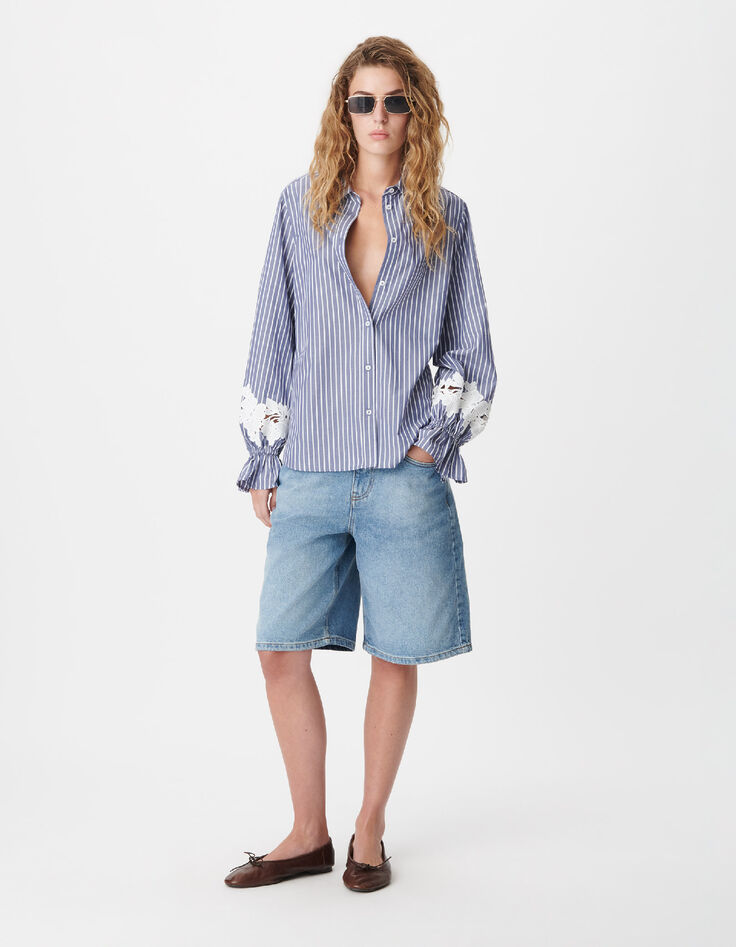 Blauw gestreept damesshirt met geborduurde bloemendetails-1