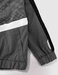Grauer Jungenwindbreaker mit Zielflaggenmotiv am Futter-3