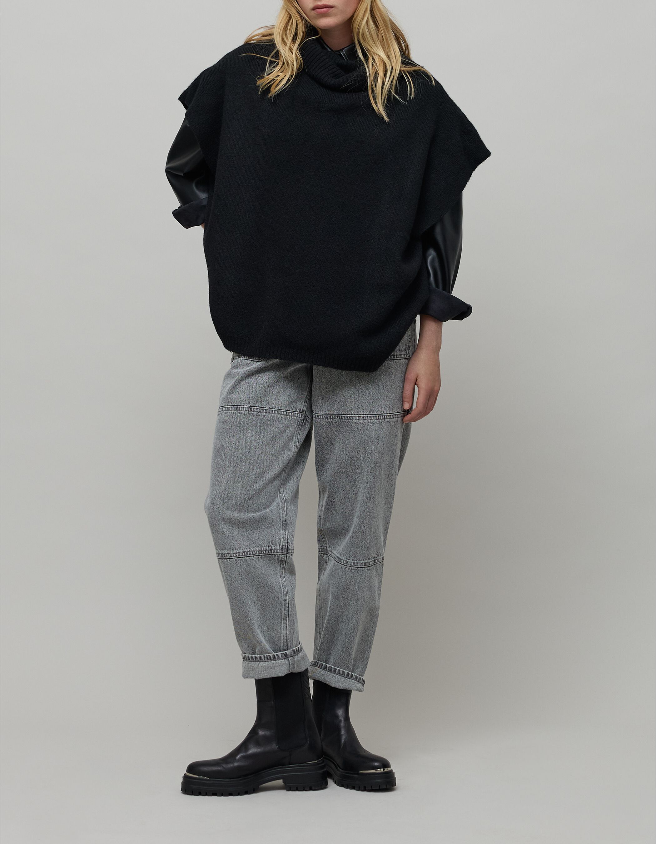 Women's high-waisted grey straight jeans with pocket zip