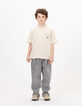 Beiges Jungen-T-Shirt Biobaumwolle Tasche Motiv hinten-4
