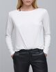 Camiseta de mujer con cuello de cadena en blanco roto-6