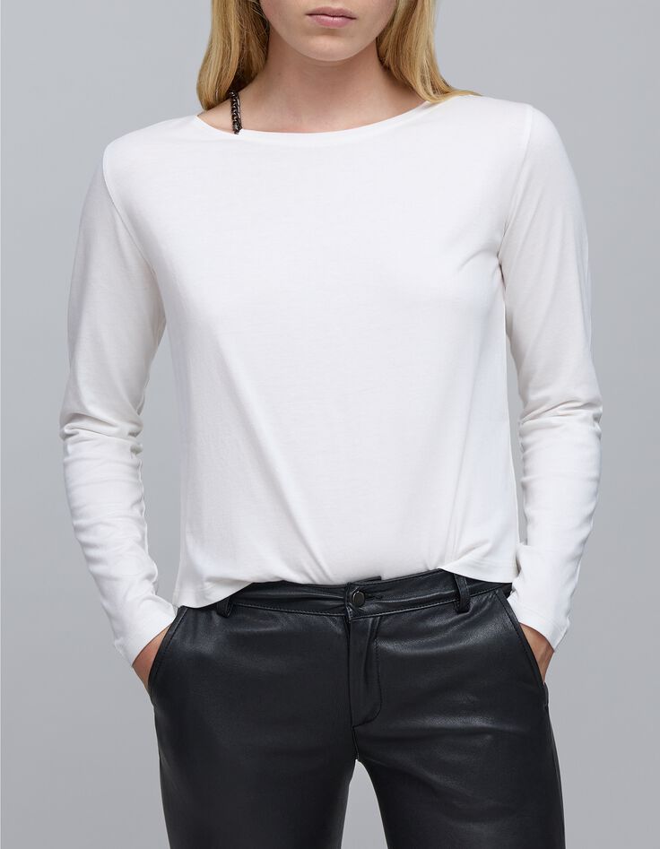 Camiseta de mujer con cuello de cadena en blanco roto-6