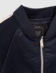Marineblaue College-Jungenjacke mit Streifenbändern -5