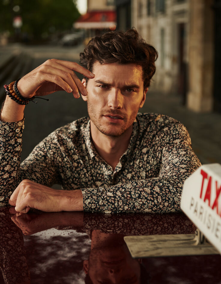 Chemise SLIM noire imprimé fleurs Homme-1
