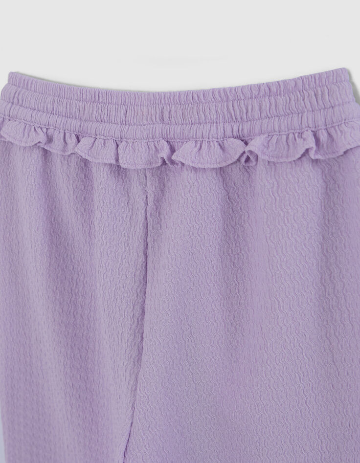 Lilafarbene weite, weich fallende Mädchenhose, Reliefstoff-5