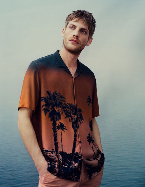 Men’s LENZING™ ECOVERO™ REGULAR shirt with palm tree image - IKKS
