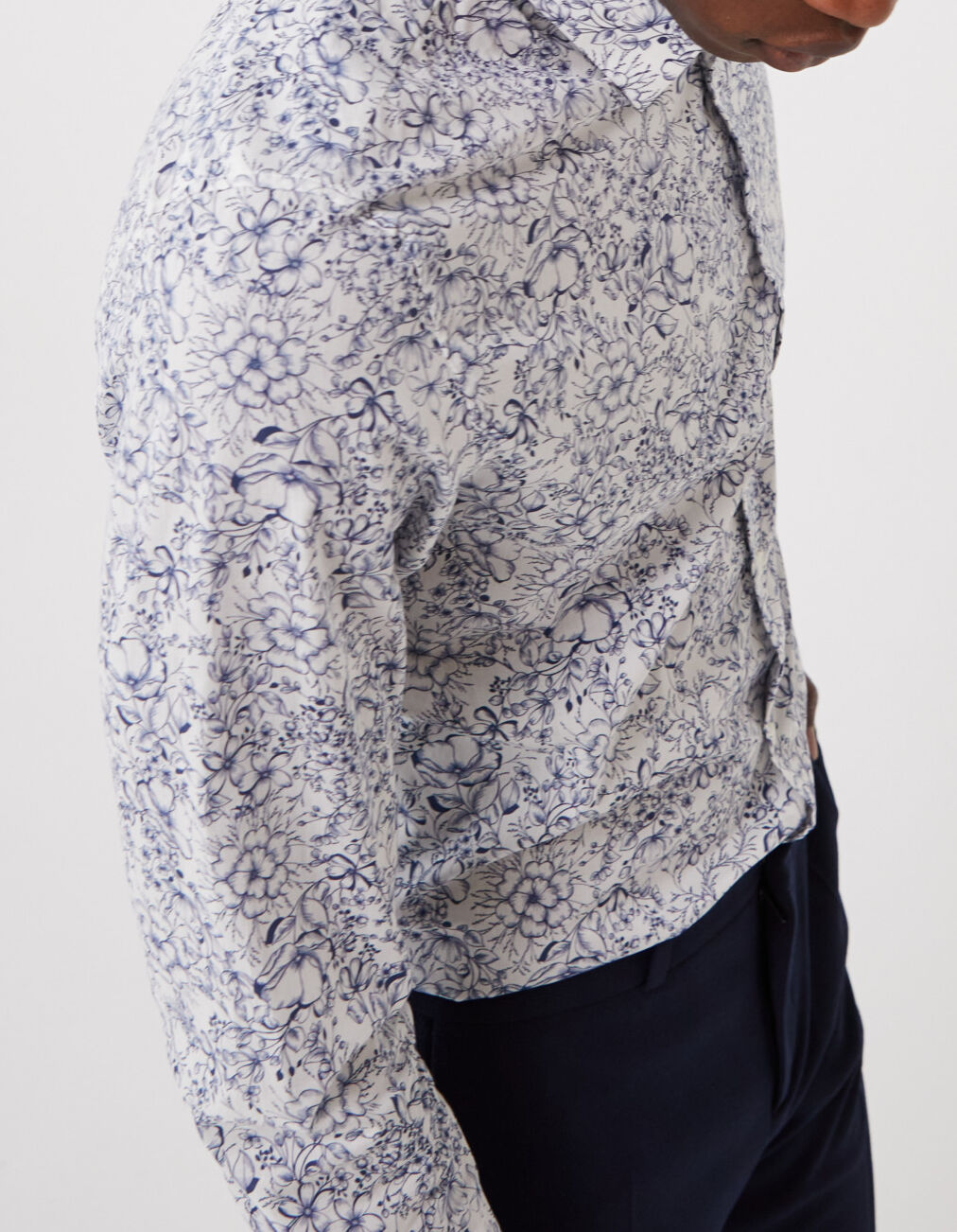 Camisa blanca clearance flores hombre
