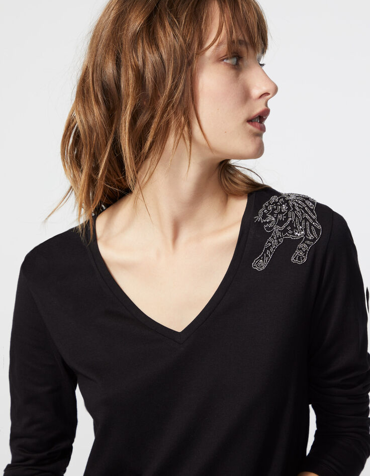 Camiseta negra manga larga bordado hombro joya mujer-4